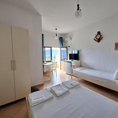 Hotel Sirena Radhimë Buitenkant foto