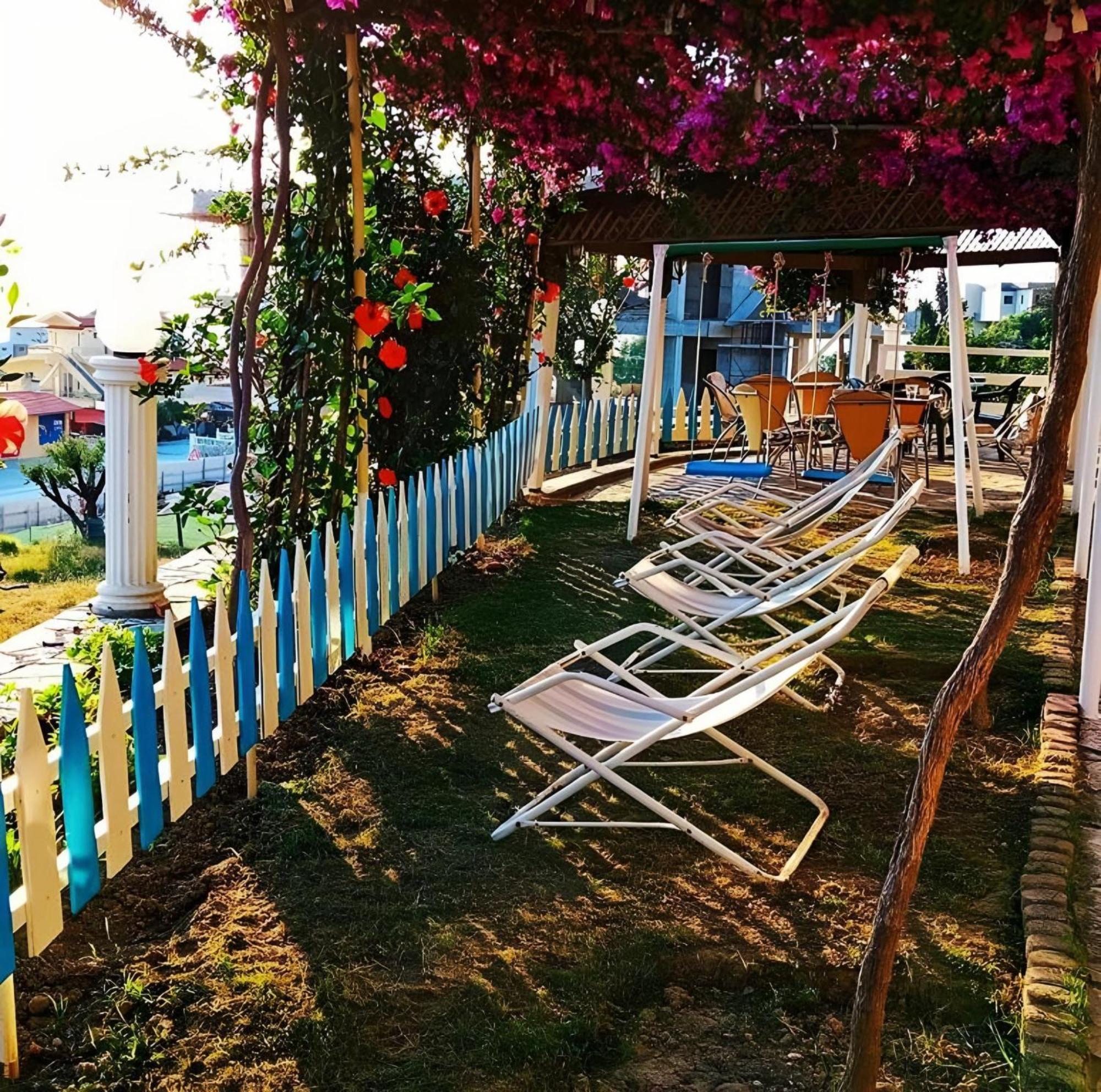Hotel Sirena Radhimë Buitenkant foto