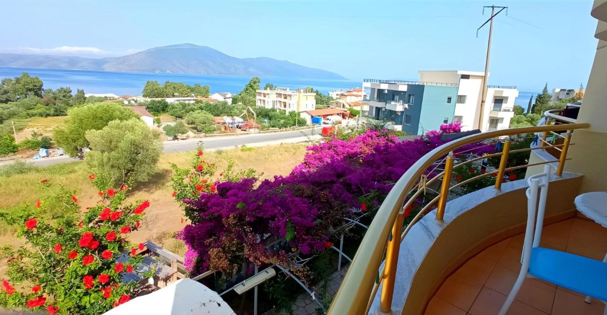 Hotel Sirena Radhimë Buitenkant foto