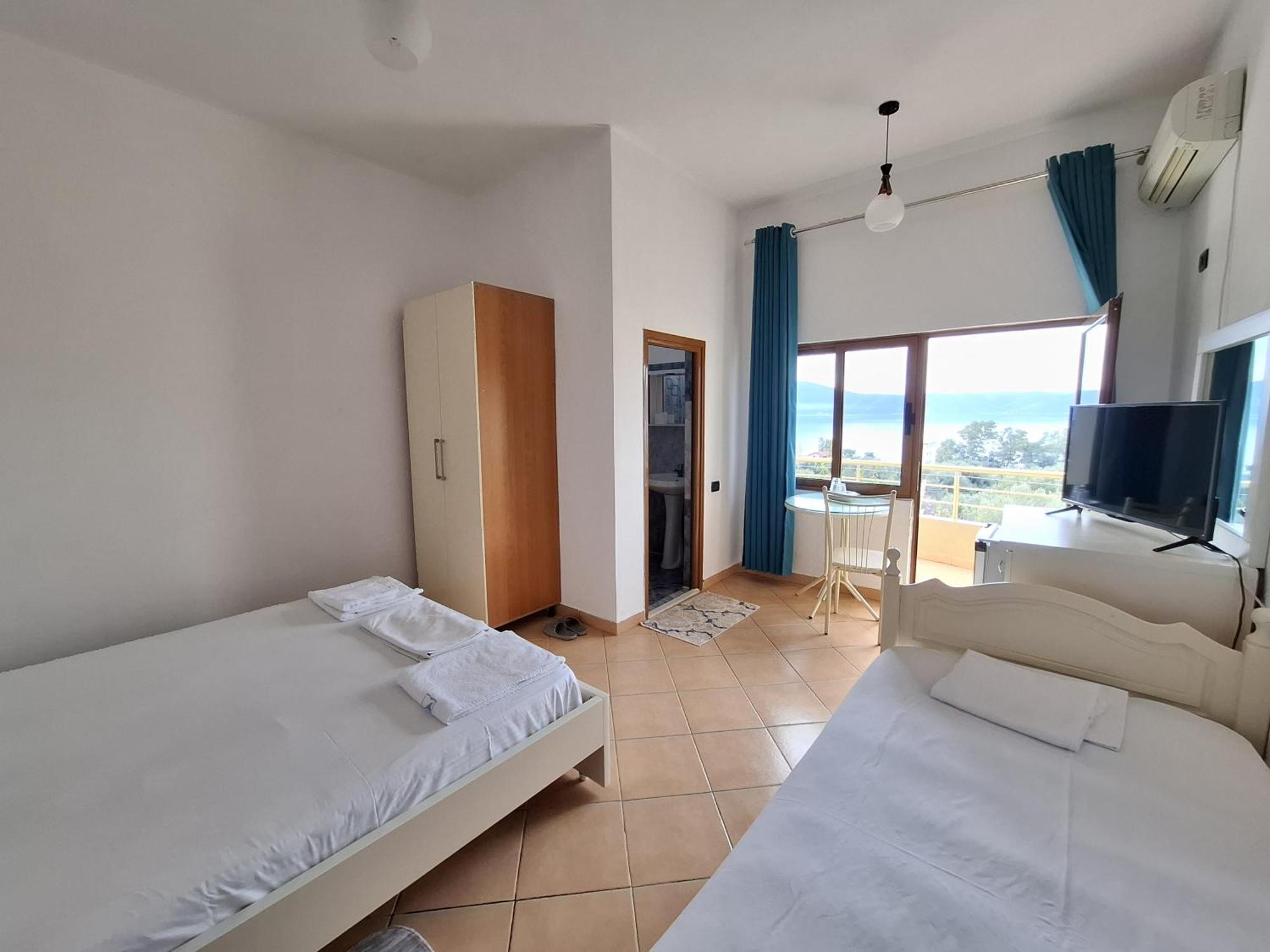 Hotel Sirena Radhimë Buitenkant foto