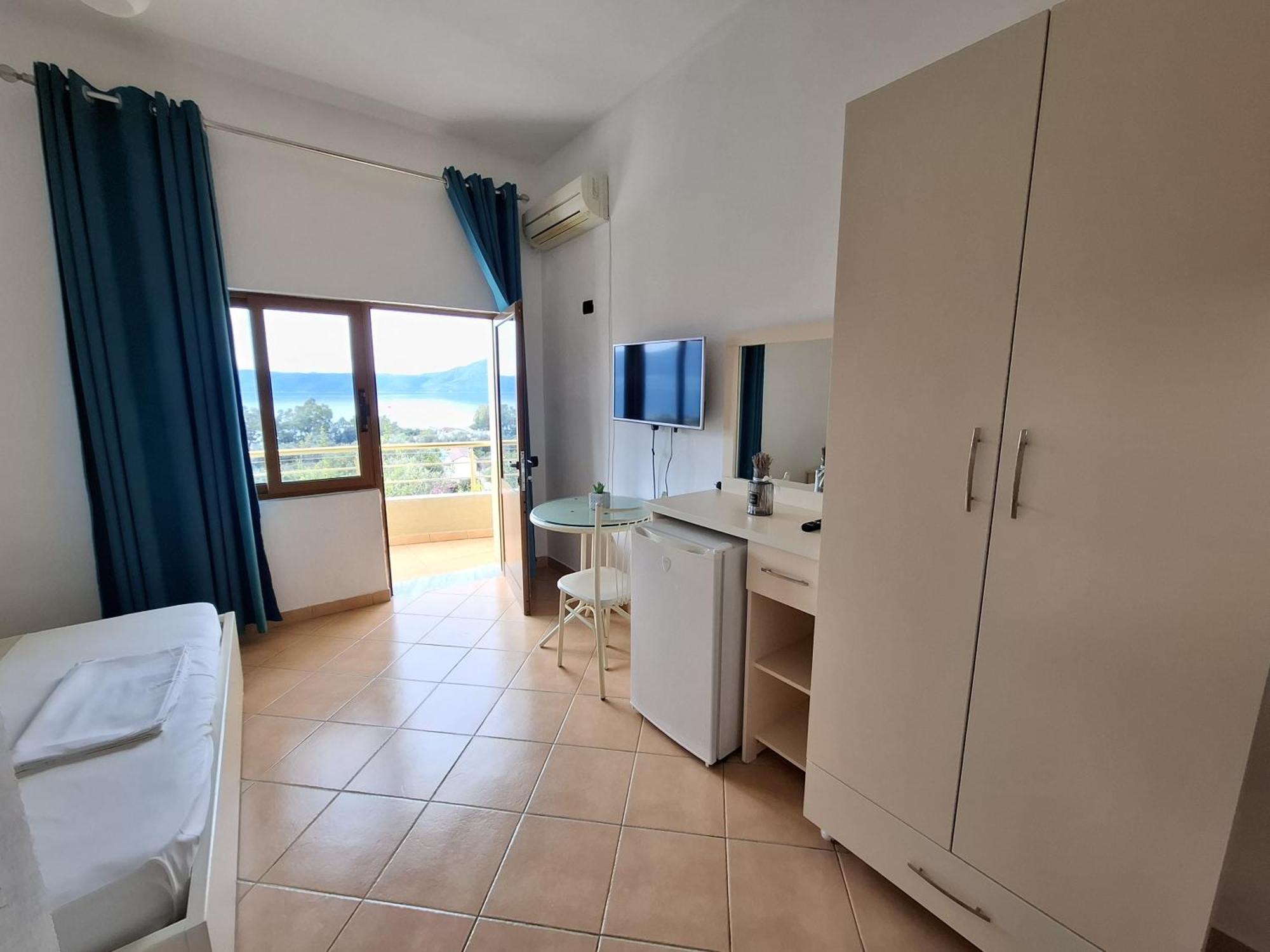 Hotel Sirena Radhimë Buitenkant foto