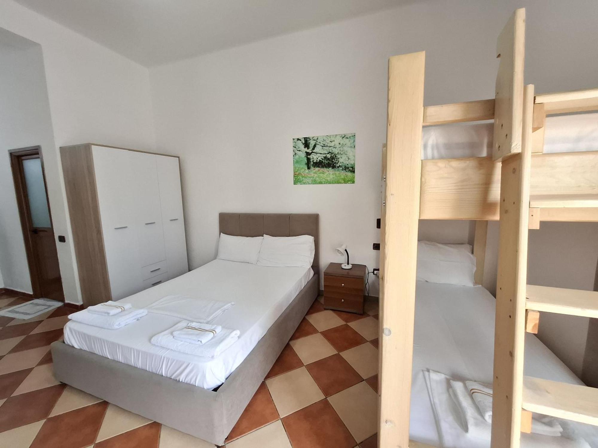 Hotel Sirena Radhimë Buitenkant foto