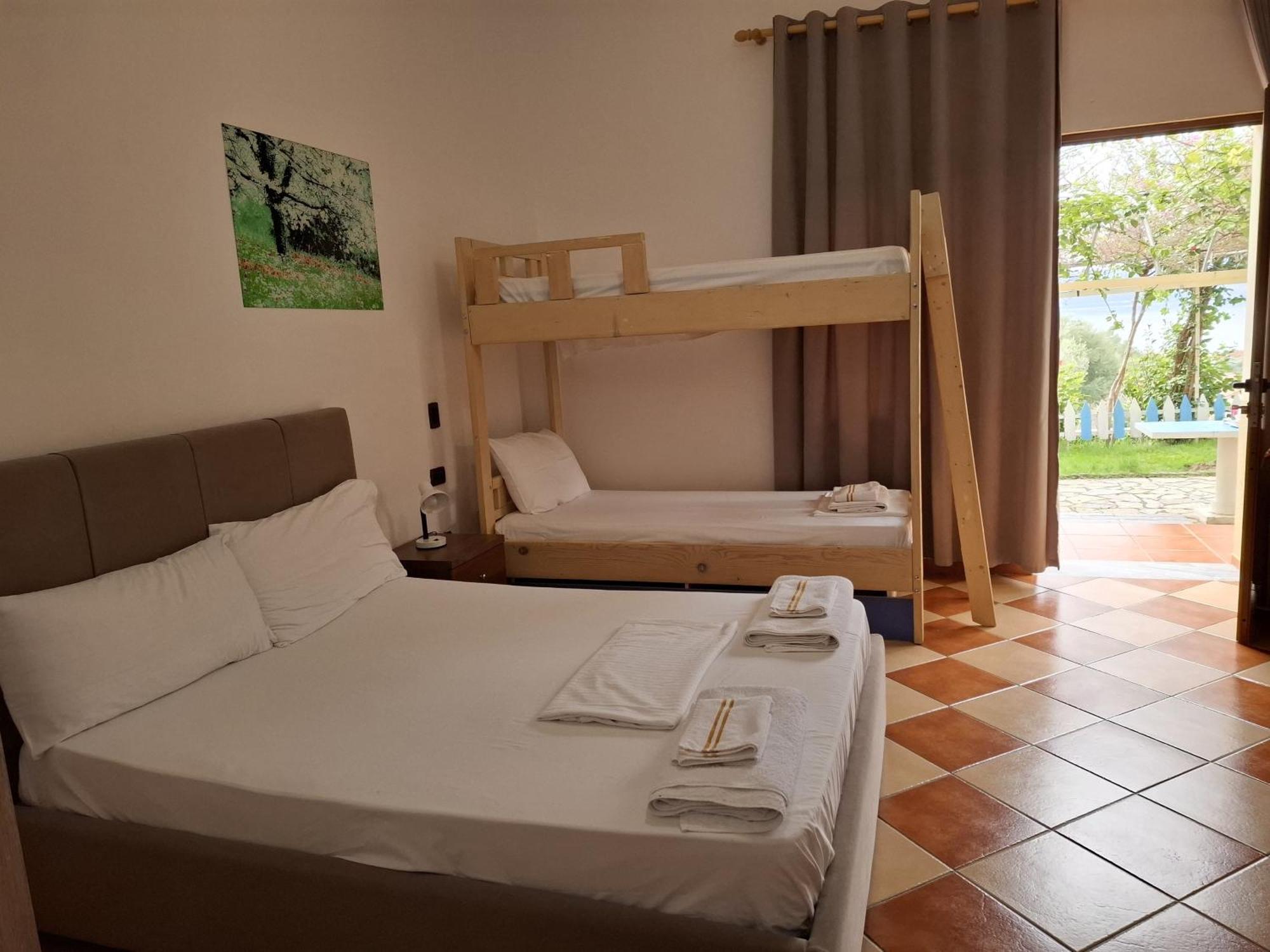 Hotel Sirena Radhimë Buitenkant foto