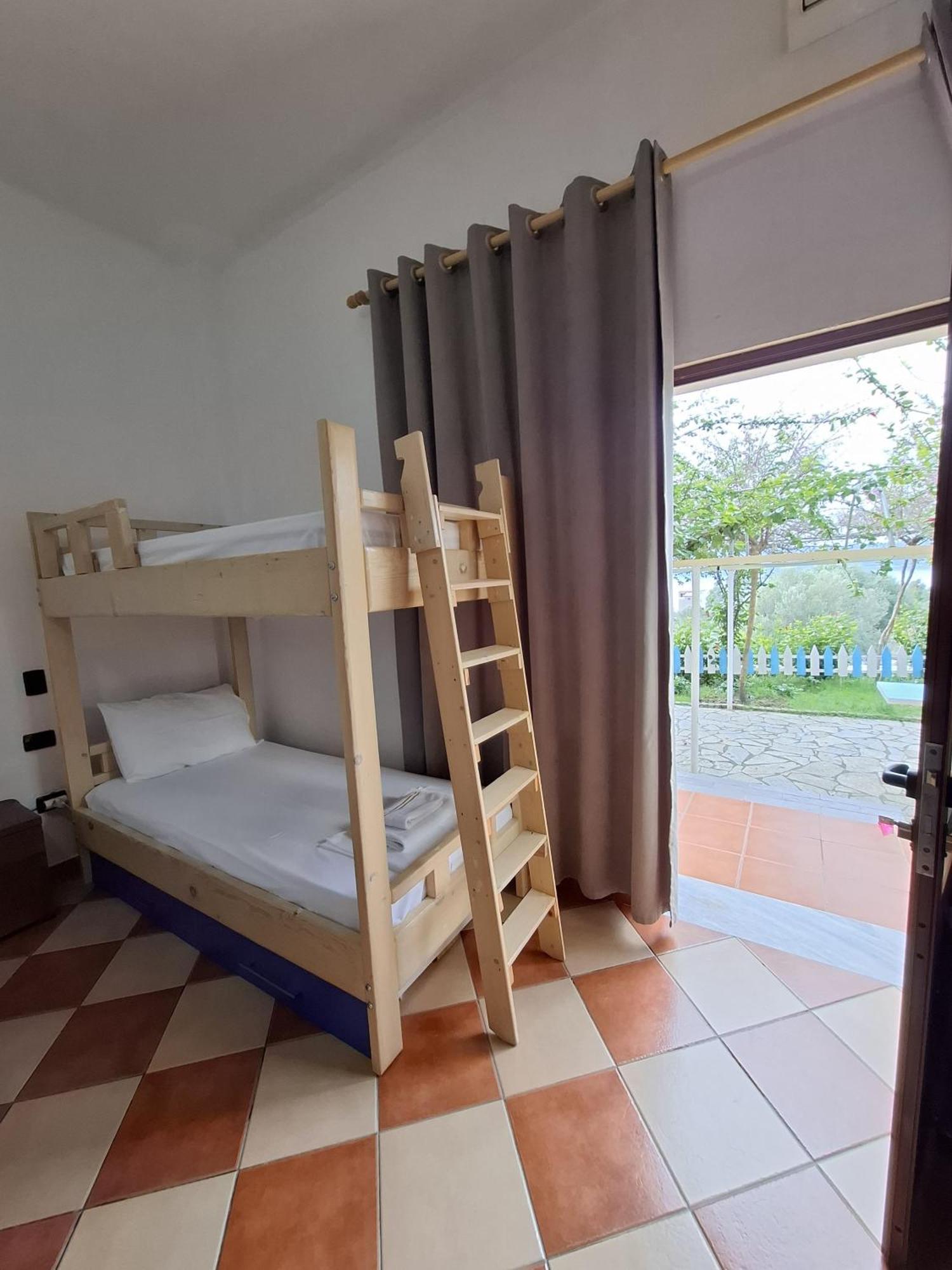 Hotel Sirena Radhimë Buitenkant foto